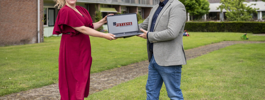 Laptops voor Oekraïense vluchtelingen in het Hoge Veer