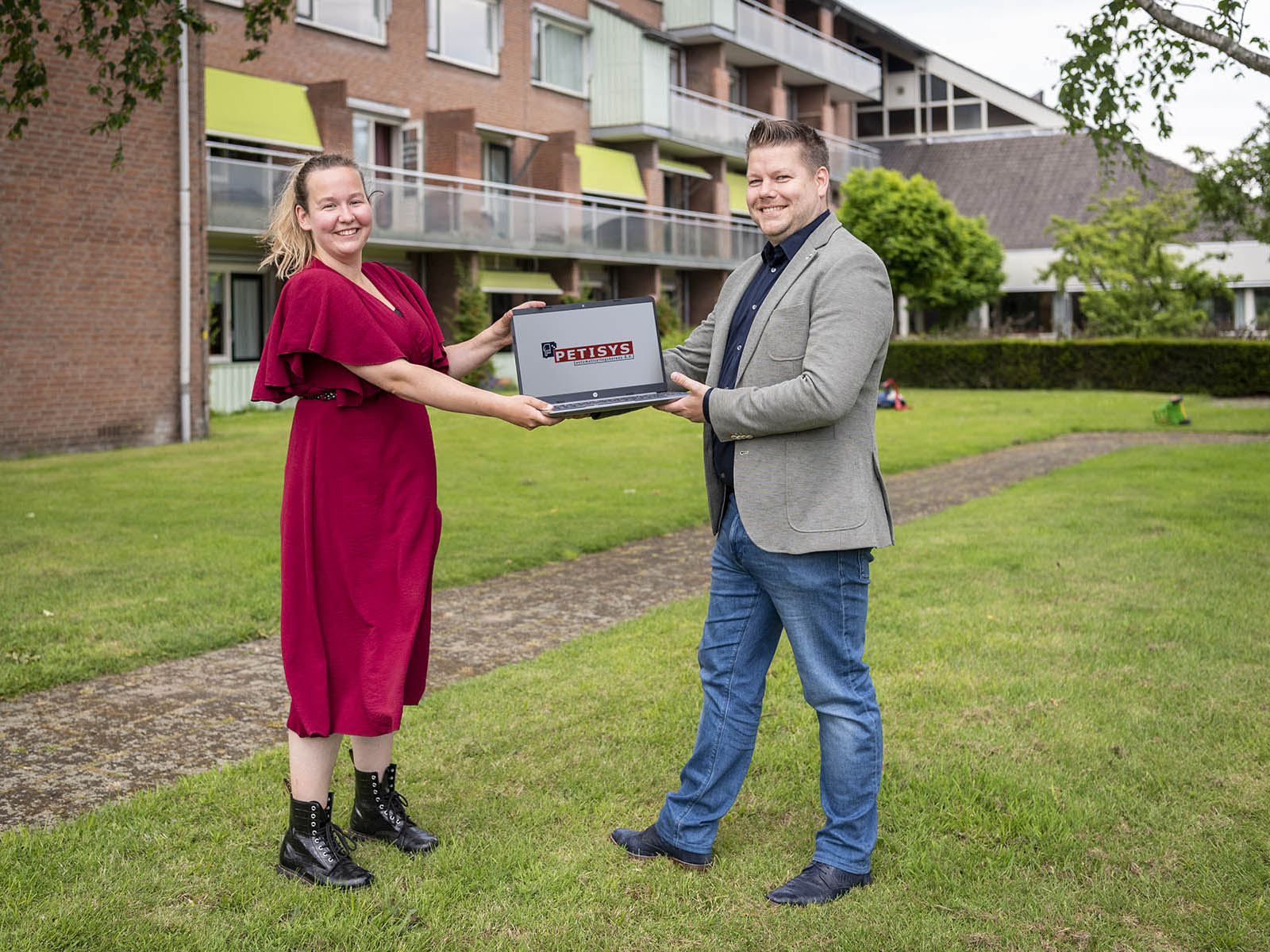 Laptops voor Oekraïense vluchtelingen in het Hoge Veer